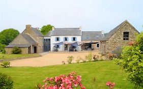 Maison de 6 chambres avec jacuzzi jardin amenage et wifi a Plougonven