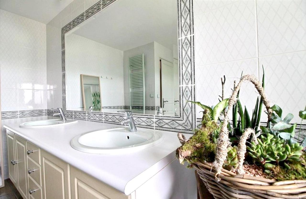 Maison de 6 chambres avec jacuzzi jardin amenage et wifi a Plougonven Extérieur photo