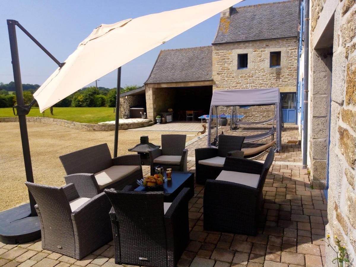 Maison de 6 chambres avec jacuzzi jardin amenage et wifi a Plougonven Extérieur photo