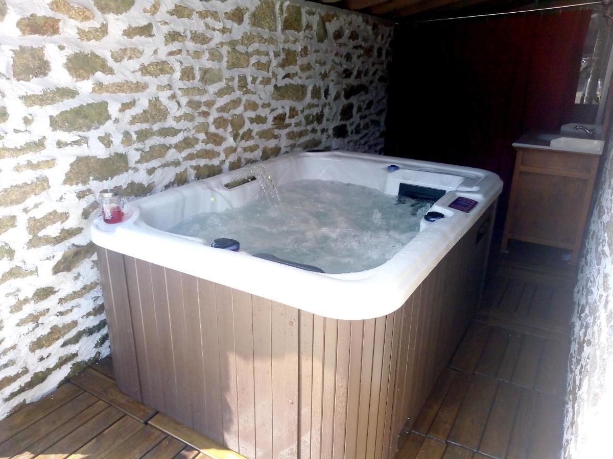 Maison de 6 chambres avec jacuzzi jardin amenage et wifi a Plougonven Extérieur photo