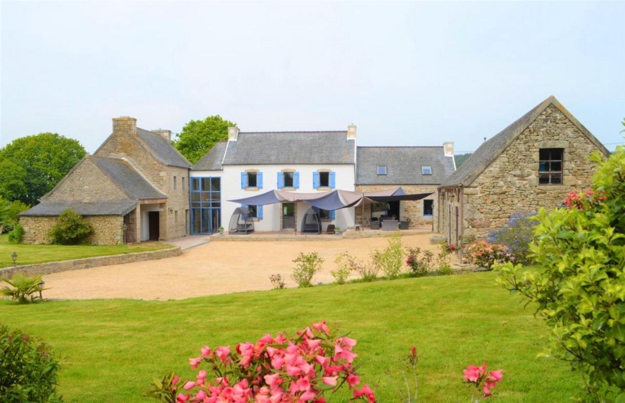 Maison de 6 chambres avec jacuzzi jardin amenage et wifi a Plougonven Extérieur photo